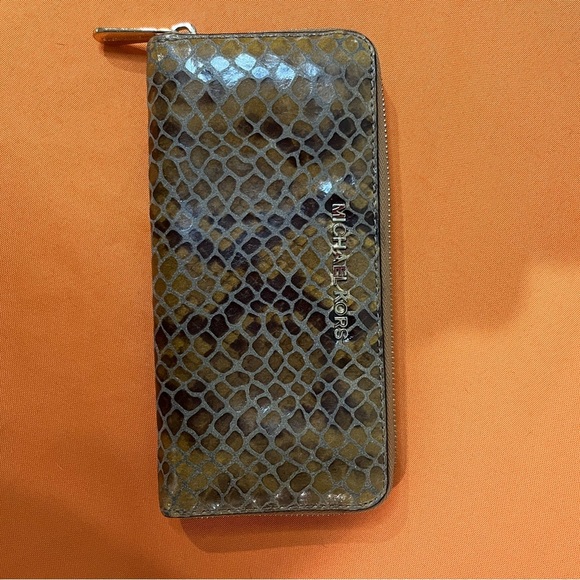 Michael Kors Brown and Black Snake Print Wallet NWOT - Picture 10 of 10